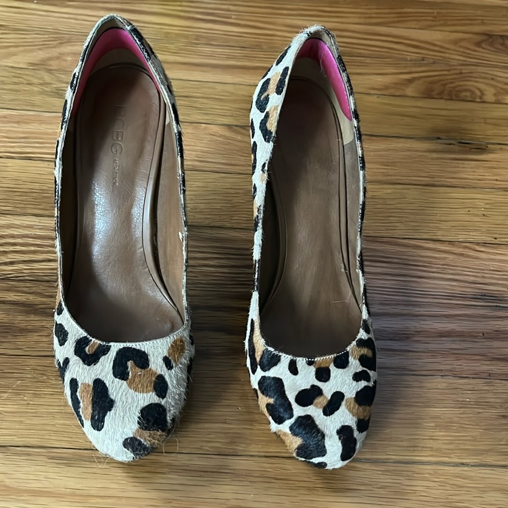BCBG Girls leopard high heel pumps size 7